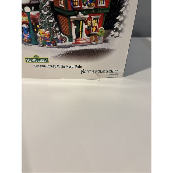 Dept 56 North Pole Series Sesame Street At The North Pole - Picture 2 of 16